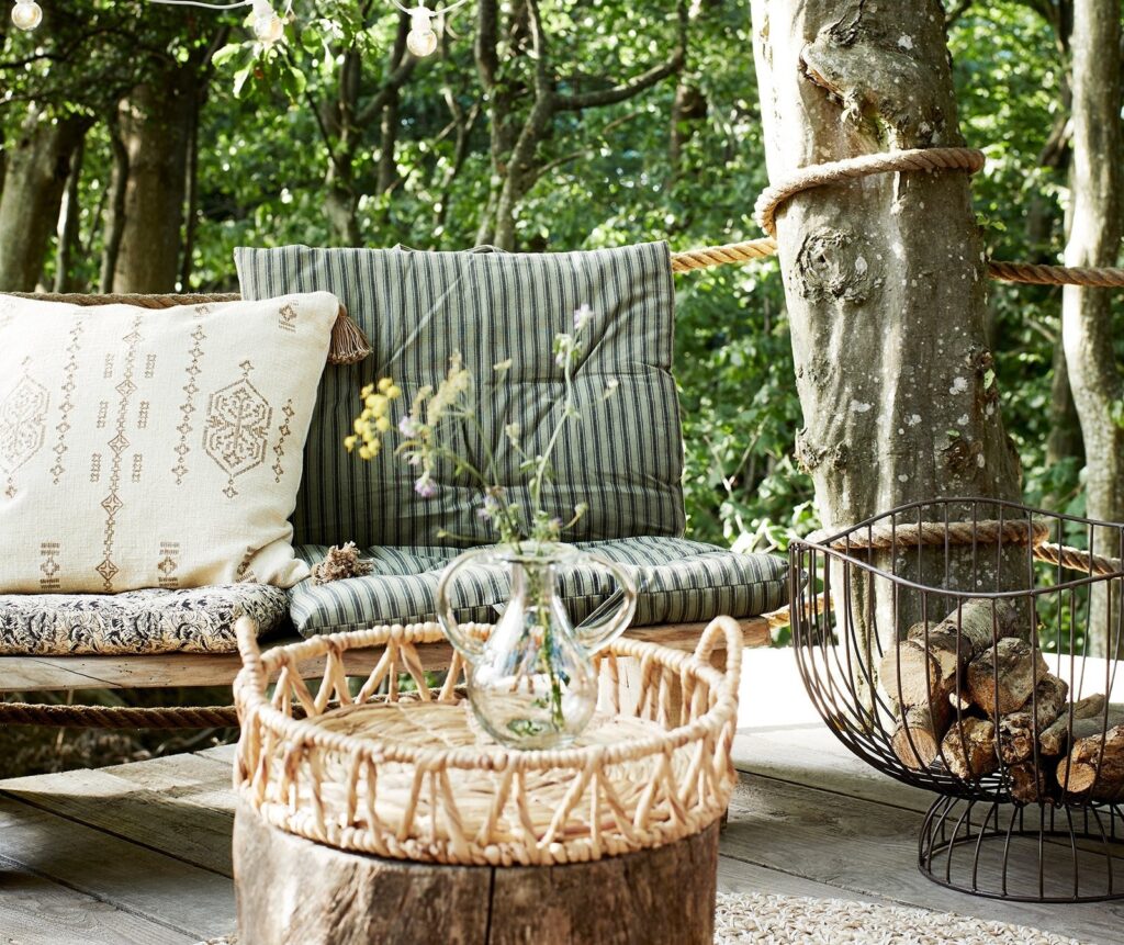 How To Create The Perfect Outdoor Living Space - Little Deer